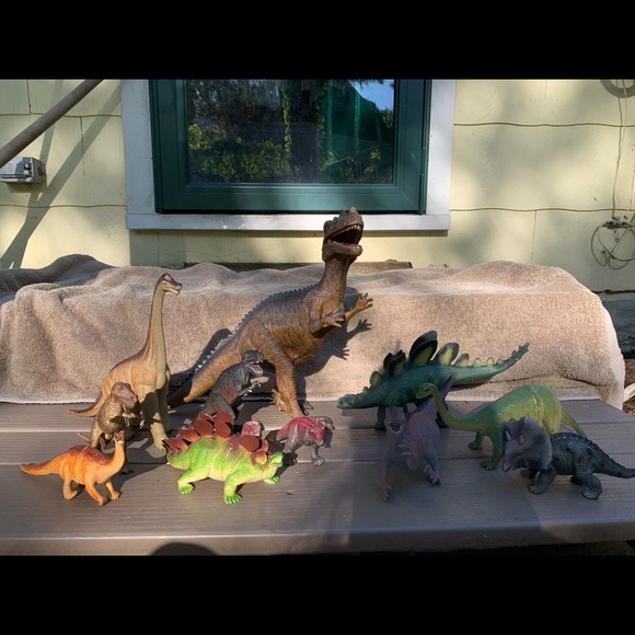 11 Dino set - Picture 1 of 6